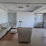 Auberge de jeunesse Huge Penthouse With Private Shared Terrace And Kitchen Views Marbellac