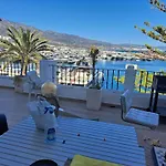 Auberge de jeunesse Huge Penthouse With Private Shared Terrace And Kitchen Views Marbellac