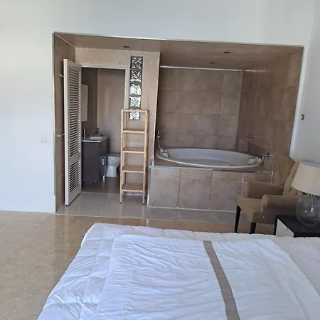 Auberge de jeunesse Huge Penthouse With Private Shared Terrace And Kitchen Views Marbellac
