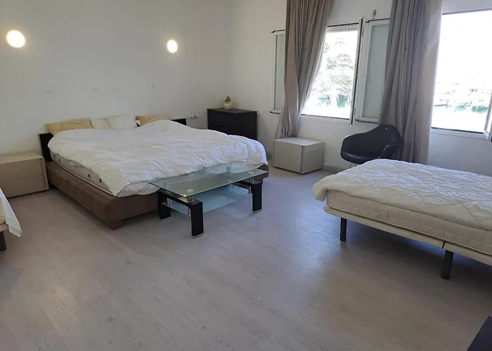 Huge Penthouse With Private Shared Terrace And Kitchen Views Hostel