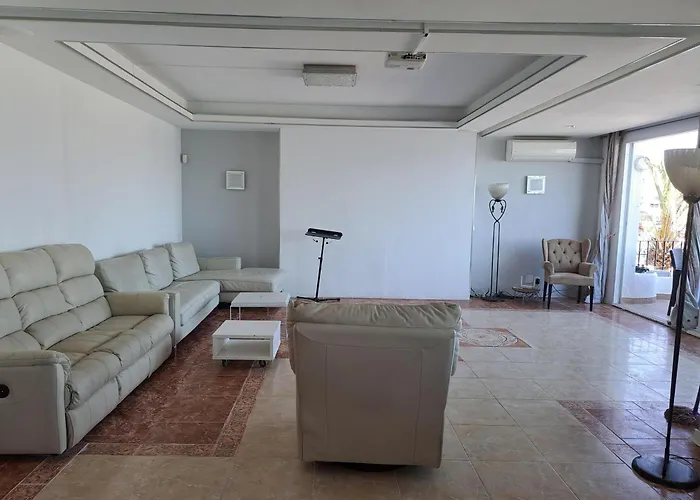 Hostel Huge Penthouse With Private Shared Terrace And Kitchen Views Marbella
