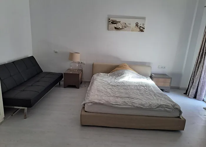 Huge Penthouse With Private Shared Terrace And Kitchen Views Hostel *