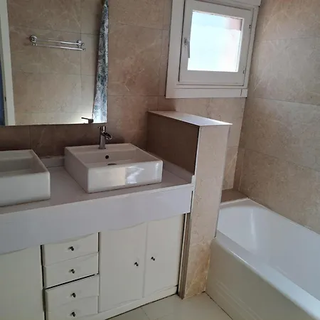 Huge Penthouse With Private Shared Terrace And Kitchen Views אכסניה מארבלה