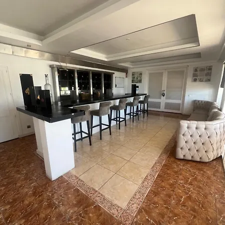 Huge Penthouse With Private Shared Terrace And Kitchen Views מארבלה