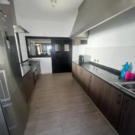 Huge Penthouse With Private Shared Terrace And Kitchen Views Vandrarhem *