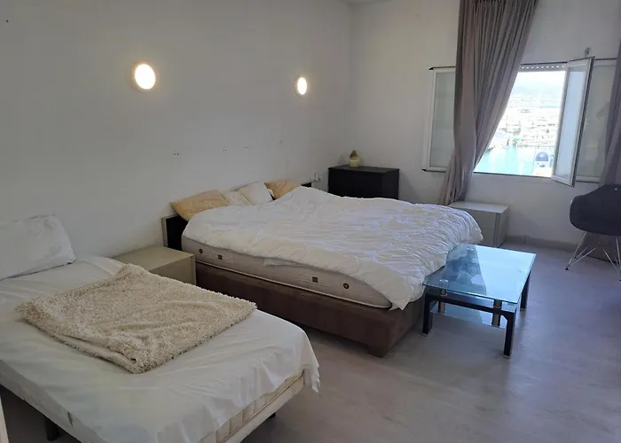 Vandrerhjem Huge Penthouse With Private Shared Terrace And Kitchen Views