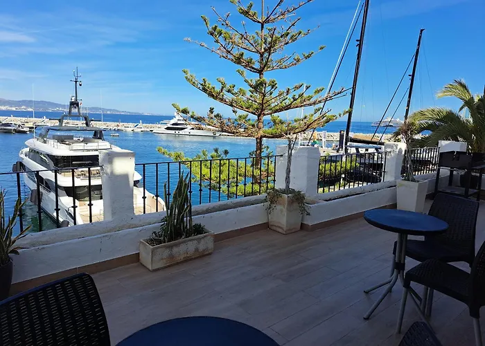 Huge Penthouse With Private Shared Terrace And Kitchen Views