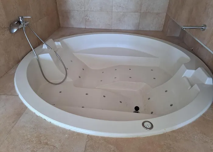 Huge Penthouse With Private Shared Terrace And Kitchen Views Hostal