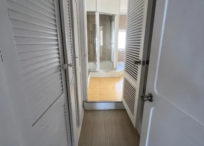 אכסניה Huge Penthouse With Private Shared Terrace And Kitchen Views מארבלה