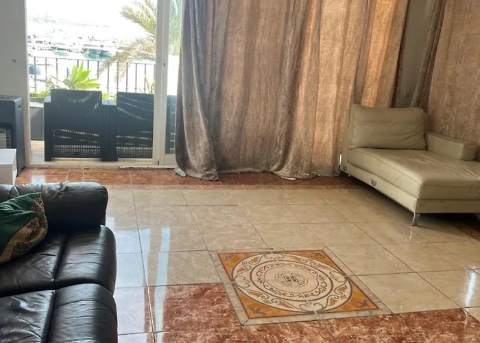 Huge Penthouse With Private Shared Terrace And Kitchen Views Hostal