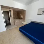 Huge Penthouse With Private Shared Terrace And Kitchen Views Хостел *