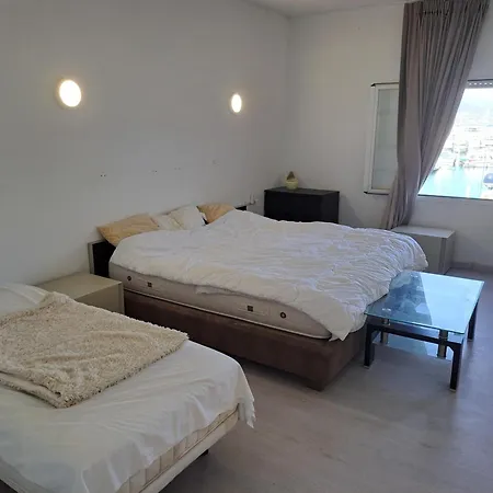 بيت شباب Huge Penthouse With Private Shared Terrace And Kitchen Views