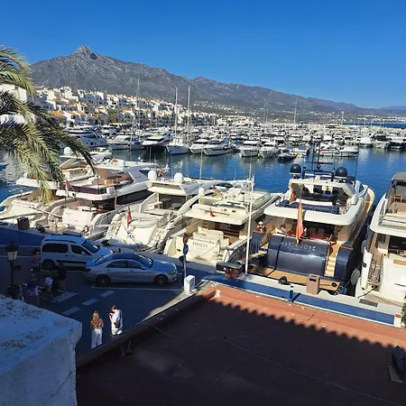 Huge Penthouse With Private Shared Terrace And Kitchen Views Hostel *