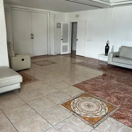 Хостел Huge Penthouse With Private Shared Terrace And Kitchen Views *