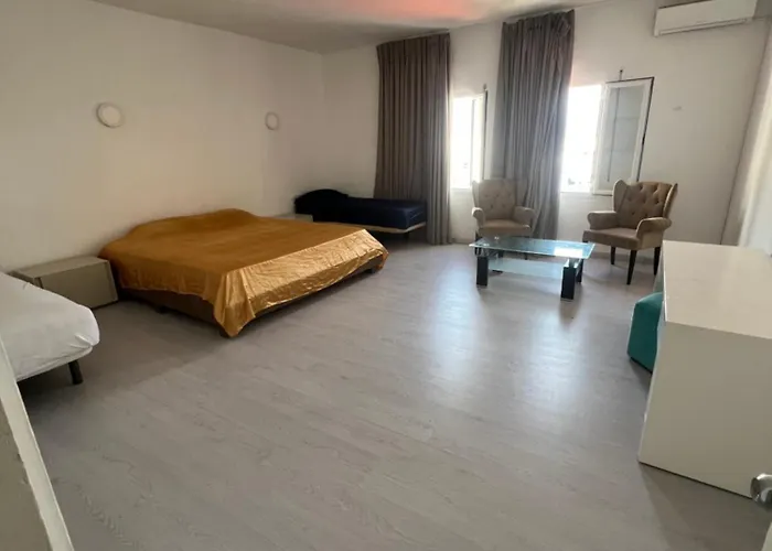 Huge Penthouse With Private Shared Terrace And Kitchen Views