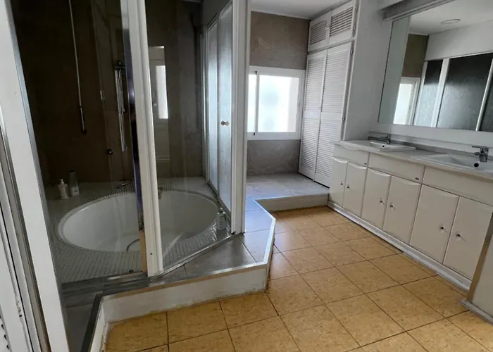 Huge Penthouse With Private Shared Terrace And Kitchen Views بيت شباب