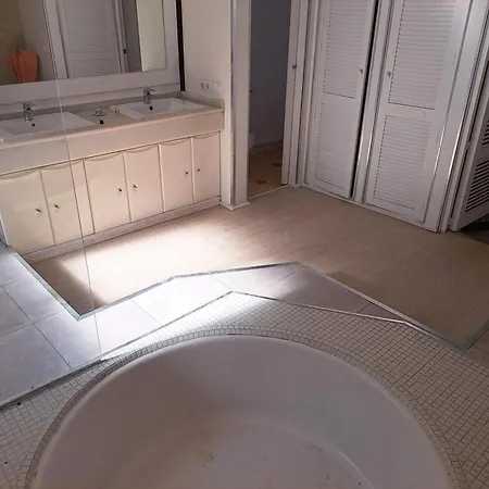 ホステル Huge Penthouse With Private Shared Terrace And Kitchen Views マルベーリャ