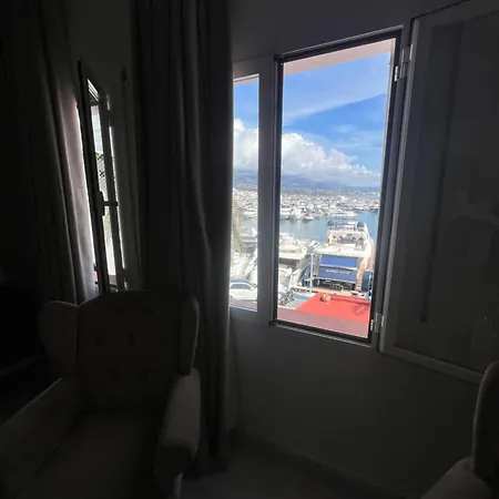 ホステル Huge Penthouse With Private Shared Terrace And Kitchen Views マルベーリャ