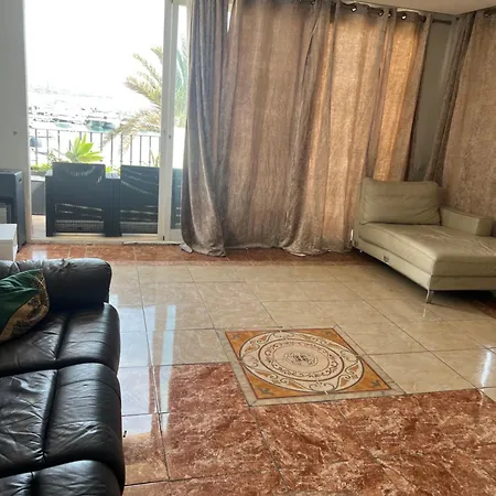 Huge Penthouse With Private Shared Terrace And Kitchen Views ホステル