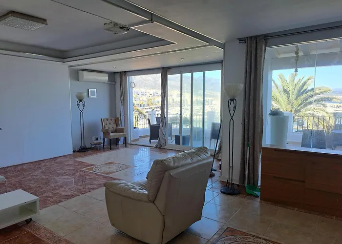 旅馆 Huge Penthouse With Private Shared Terrace And Kitchen Views