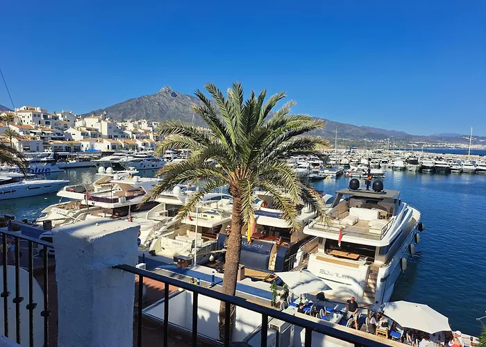 Huge Penthouse With Private Shared Terrace And Kitchen Views