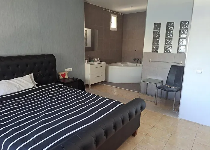 旅馆 Huge Penthouse With Private Shared Terrace And Kitchen Views *