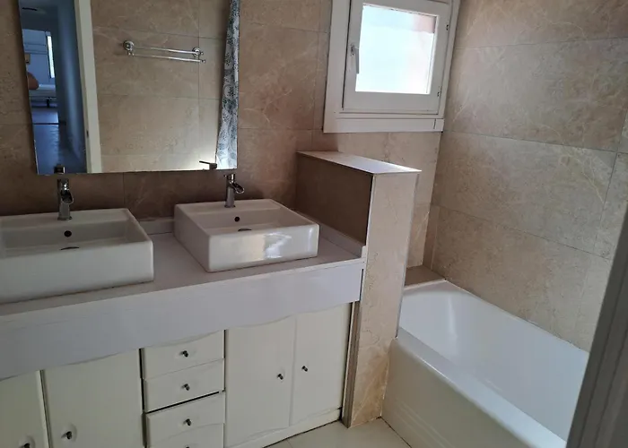 Huge Penthouse With Private Shared Terrace And Kitchen Views 旅馆 马尔韦利亚