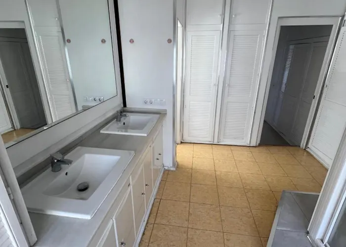 Huge Penthouse With Private Shared Terrace And Kitchen Views 马尔韦利亚